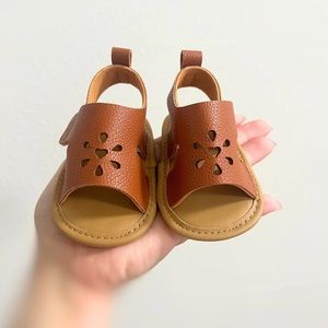 Brown baby girl flats/sandals
